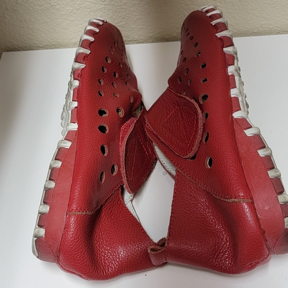Litfoot Italian Leather velcro close sneaker. Red. EU size 39 (US 8.5-9). - Picture 3 of 8